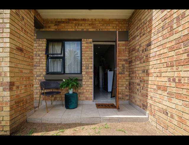 1 BEDROOM TOWNHOUSE FOR SALE IN WHITERIDGE